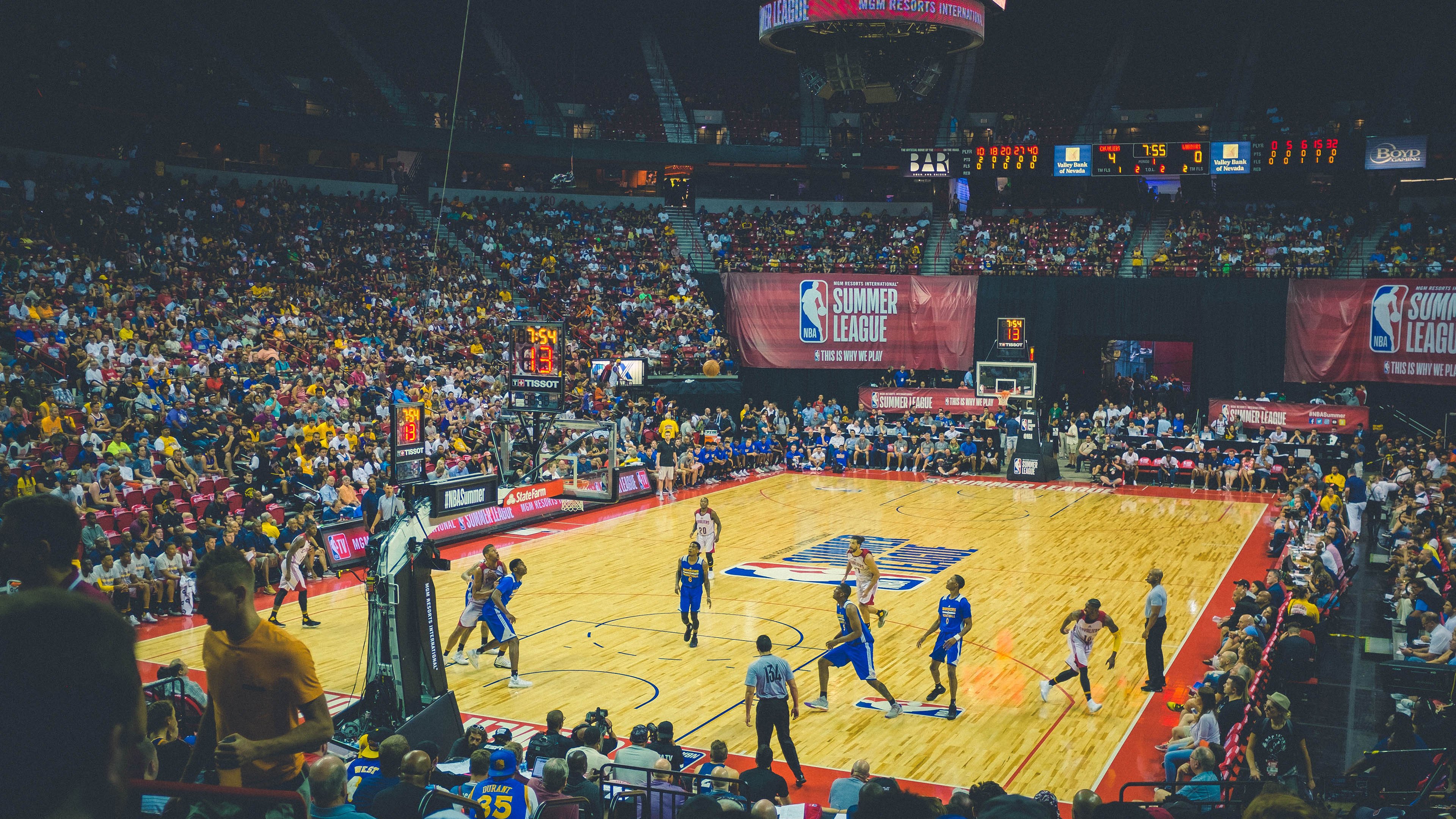 篮球赛场再现绝杀进球点燃观众激情全场掌声不断，篮球比赛中所谓的绝杀是什么